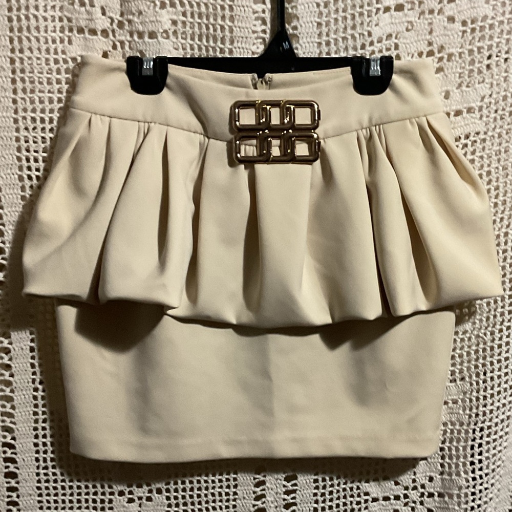 Altar’d State beige peplum mini skirt gold buckle Small